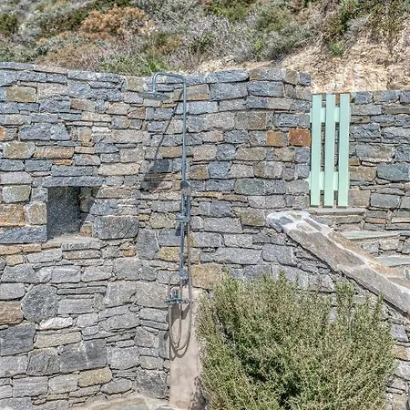 Hillside * Parikia (Paros)