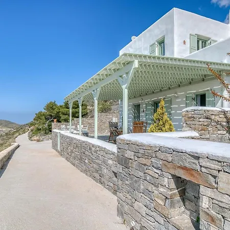 Hillside * Parikia (Paros)
